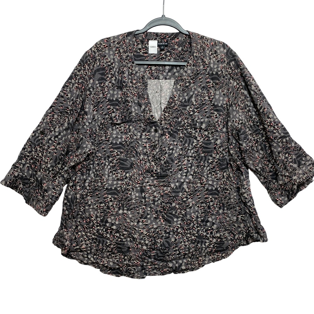 Torrid Blouse Womens 3X Gray Animal Print Roll-Tab Sleeve Button-Down Top